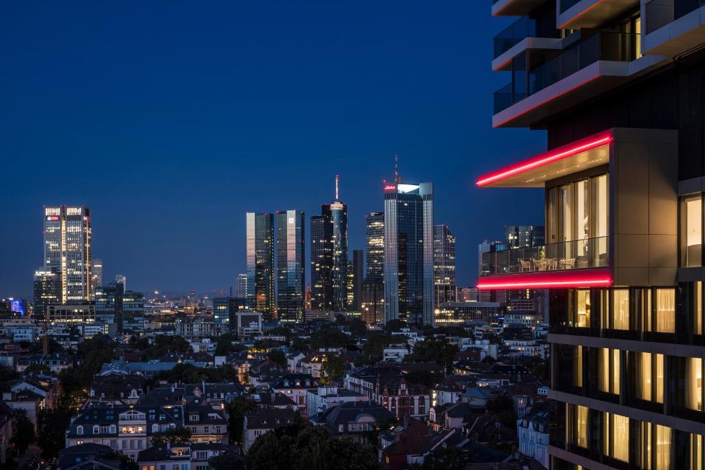 Nespecifikovaný výhled na destinaci Frankfurt nad Mohanem nebo výhled na město při pohledu z hotelu