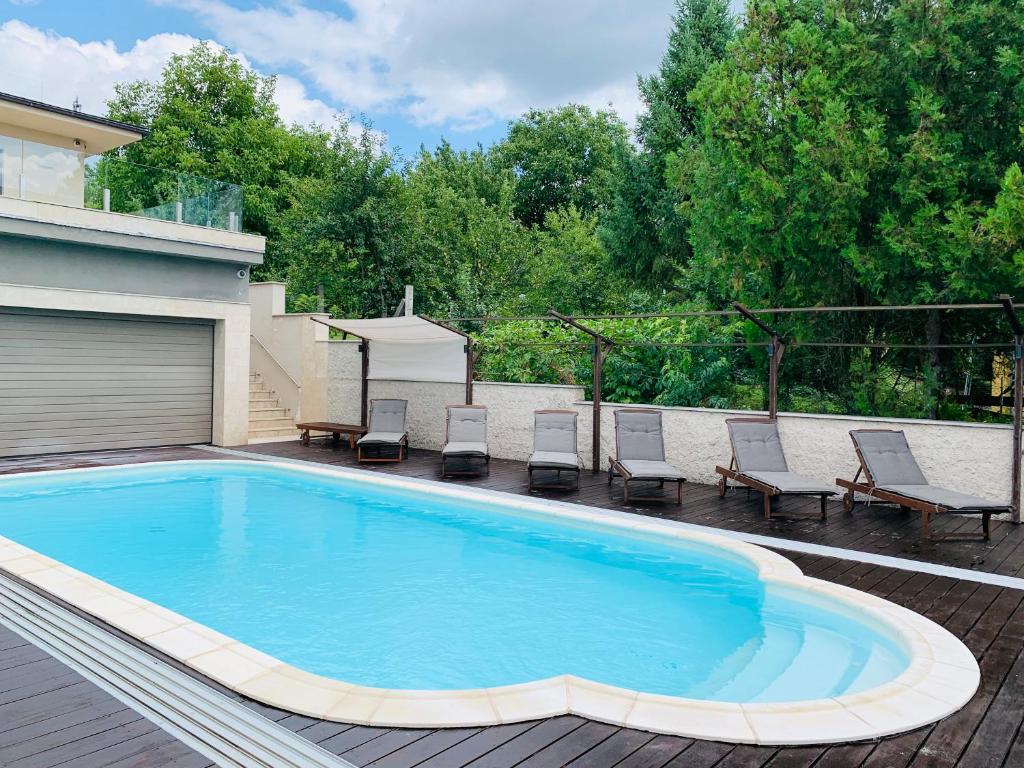 Zdjęcie z galerii obiektu White Luxury Villa Esztergom w mieście Ostrzyhom