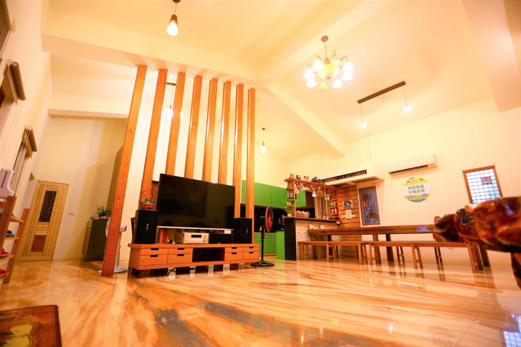 TV a/nebo společenská místnost v ubytování 鄉間雅築休閒民宿Country Villa Homestay
