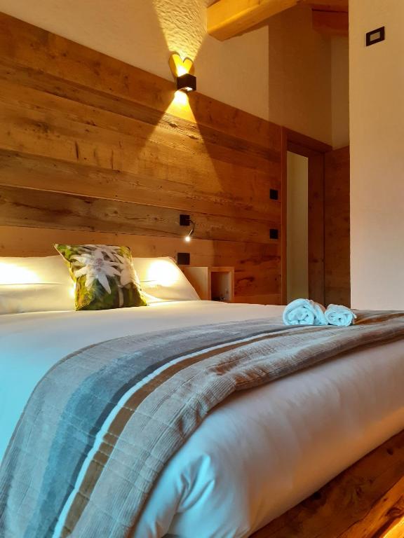 Un pat sau paturi într-o cameră la B&B IL BUCANEVE
