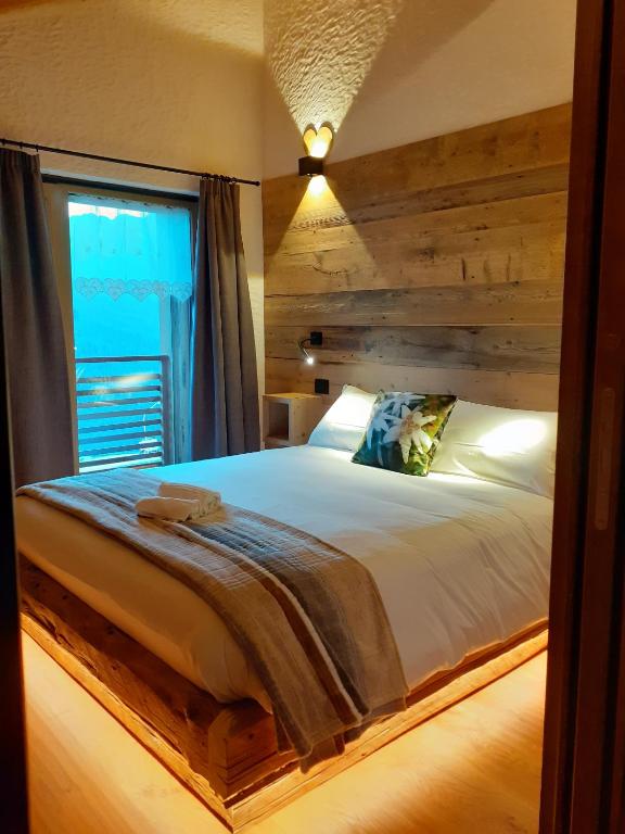 Un pat sau paturi într-o cameră la B&B IL BUCANEVE
