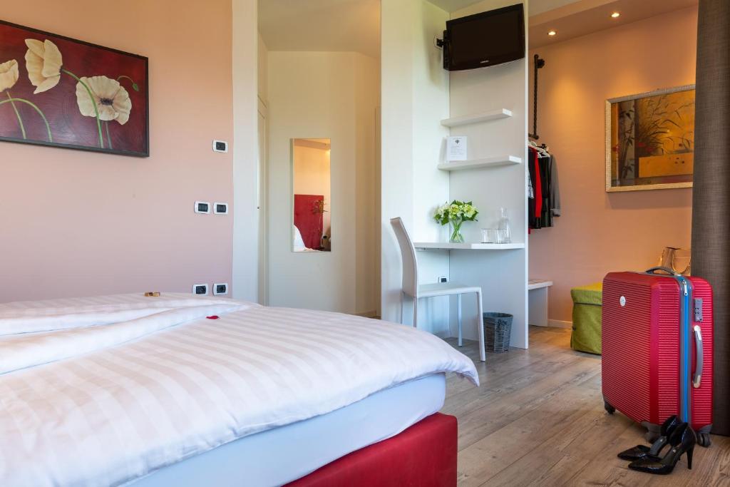 Villa Quercia Relais & Spa - Deluxe Double Or Twin Room With Mountain View