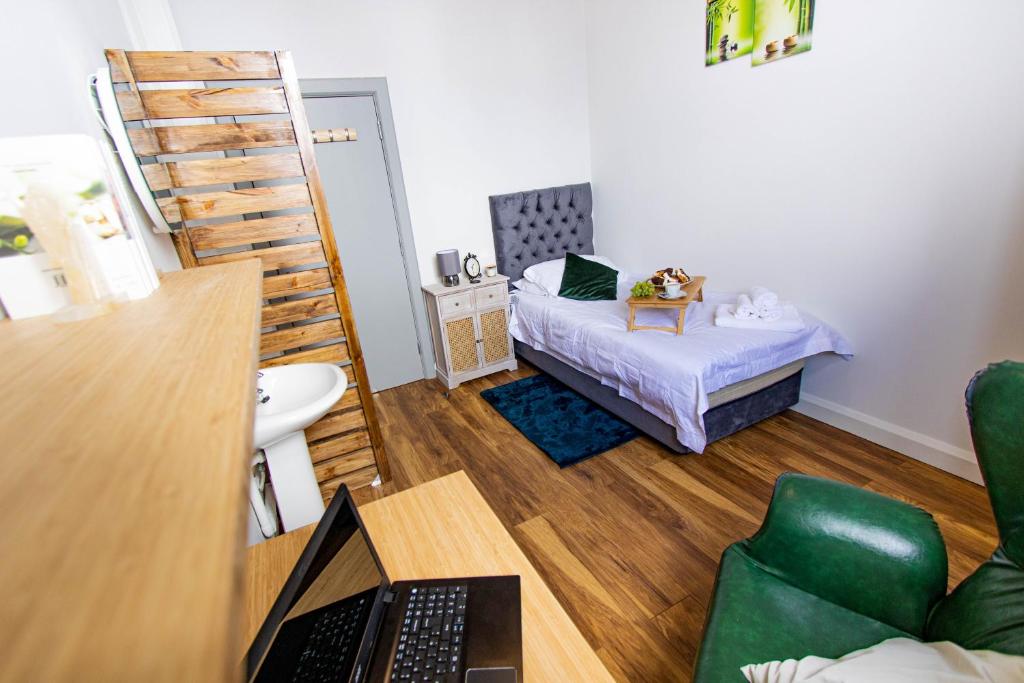 CADeS accommodation - Small Single Room