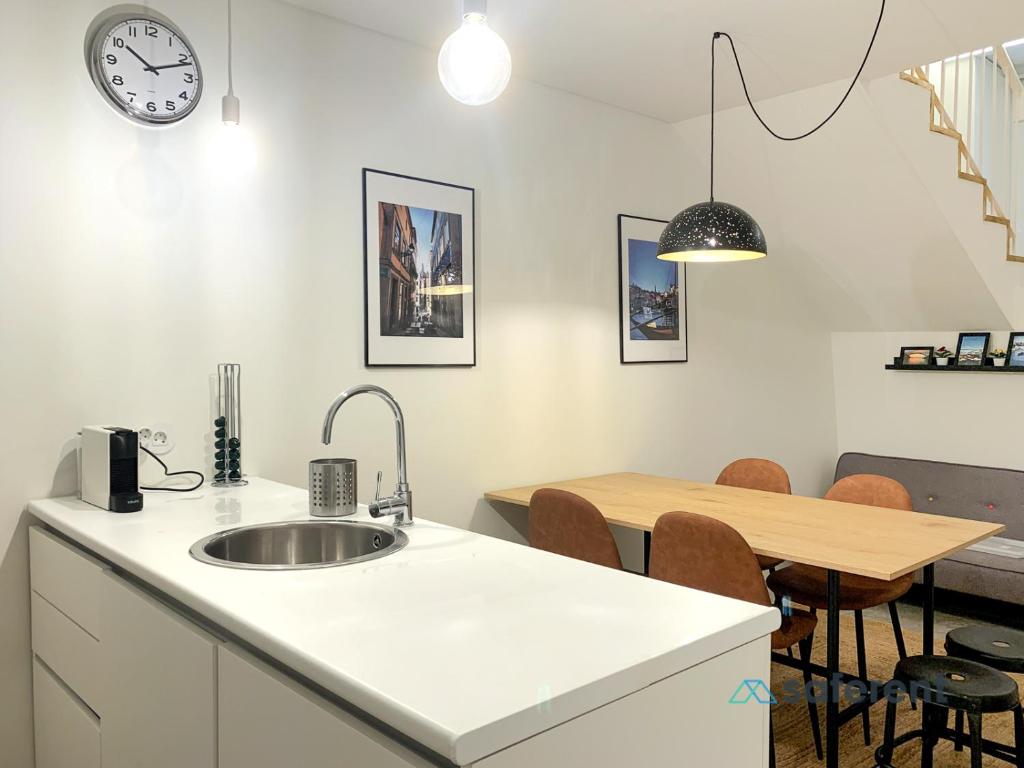 Stylish Triplex next to Ribeira - Two-Bedroom Apartment