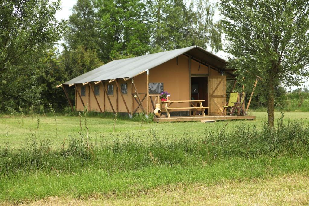 Příroda nedaleko luxury tent