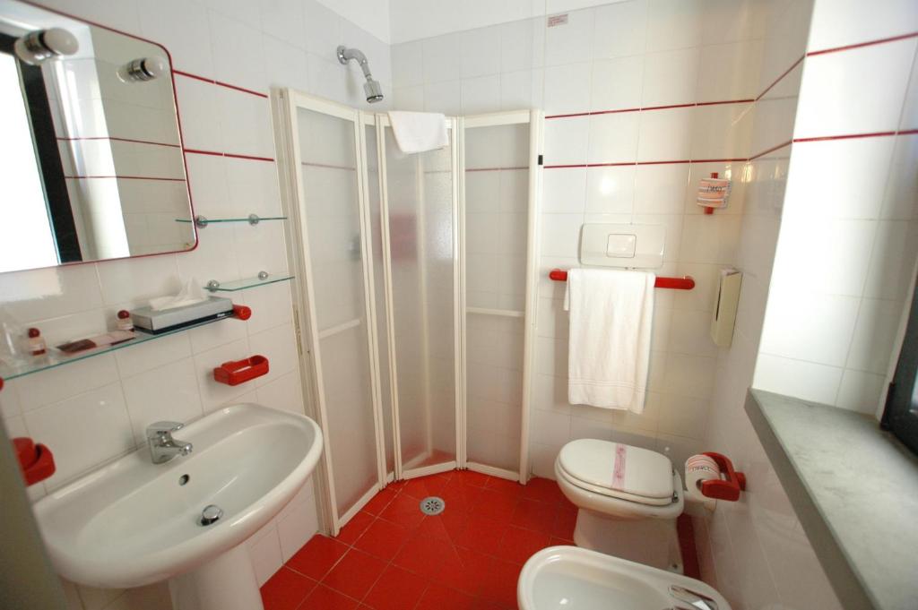 Koupelna v ubytování Hotel Crystal