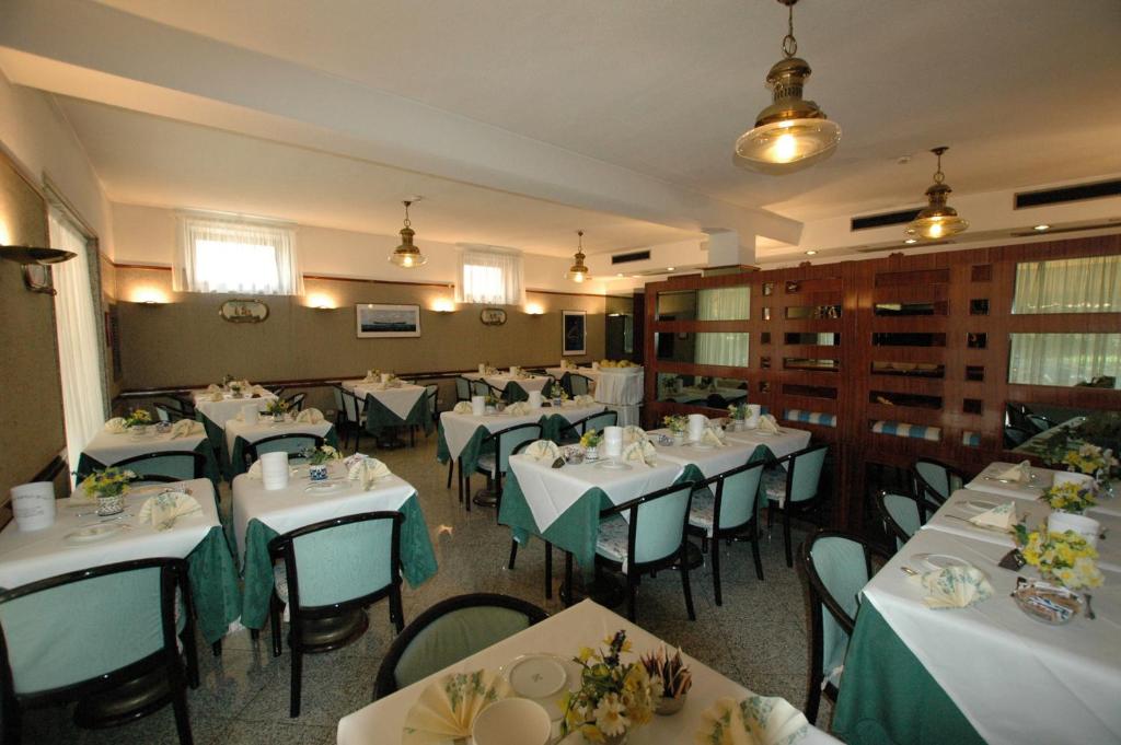 Restaurace v ubytování Hotel Crystal