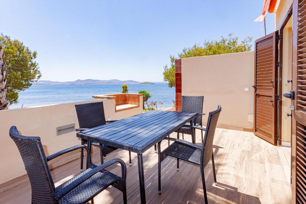 a table and chairs on a balcony with a view of the ocean at Optimist 2 in La Manga del Mar Menor