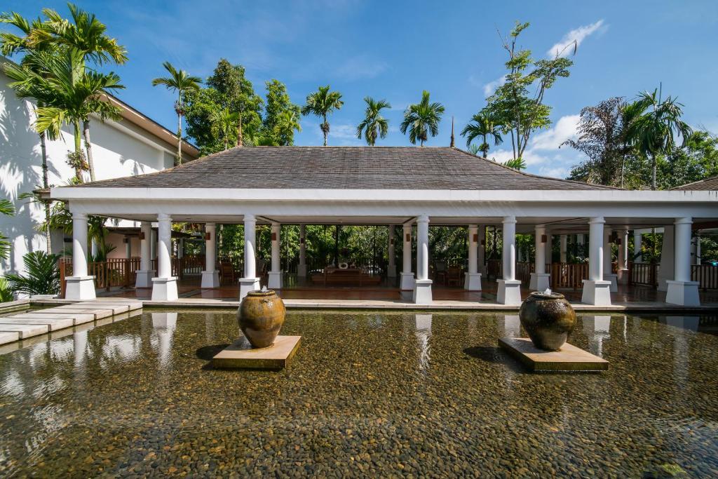 Zahrada ubytování Naithonburi Beach Resort - SHA Extra Plus
