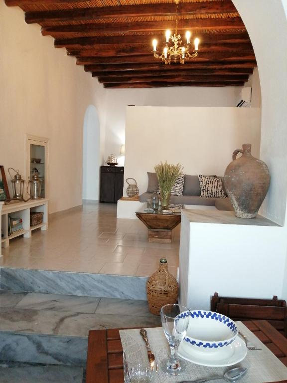 Posezení v ubytování Spacious Paros, Lefkes house with awesome view