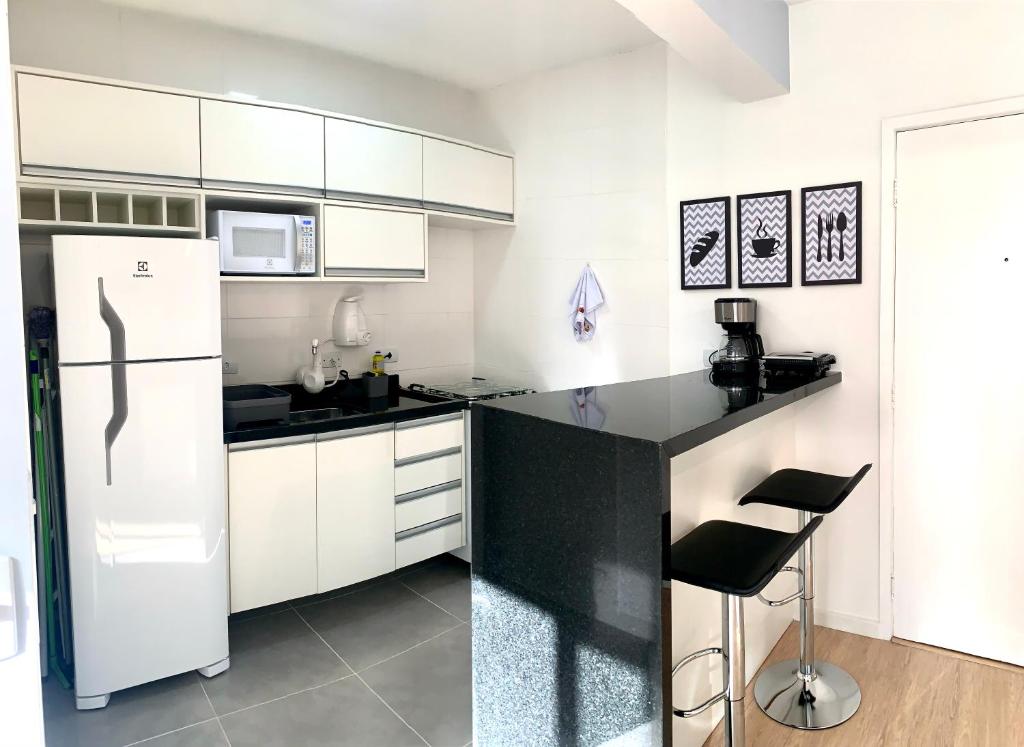 Kuchyň nebo kuchyňský kout v ubytování 505 - Apartamento Lindo, amplo e decorado, mobiliario moderno, cozinha completa com utensílios , Excelente vista da cidade e localização privelegiada no bairro Bigorrilho proxímo de shopping e parques