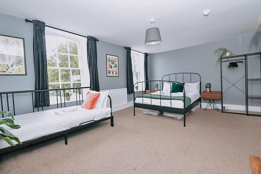 The Town Arms - Deluxe Quadruple Room