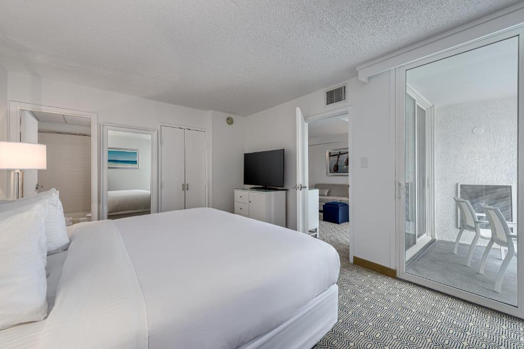 ICONA Diamond Beach - Signature King Suite