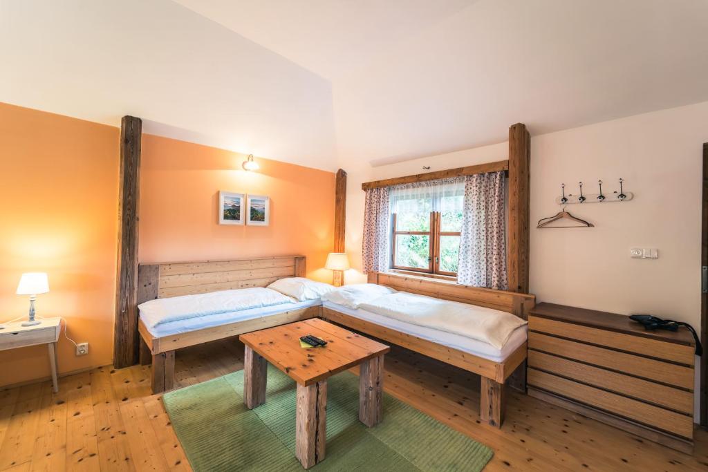 Postel nebo postele na pokoji v ubytování Pension Les