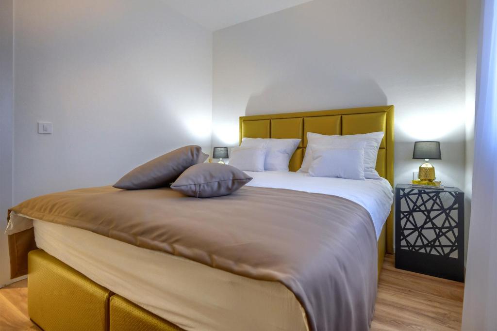 Posteľ alebo postele v izbe v ubytovaní Luxury Apartments Leonika