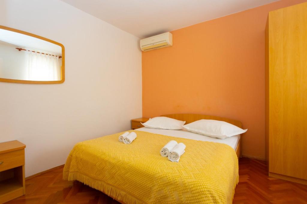 Posteľ alebo postele v izbe v ubytovaní Apartmani Vranjes 2