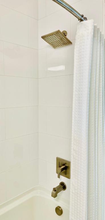 Art House Hotel - King Suite - Disability Access