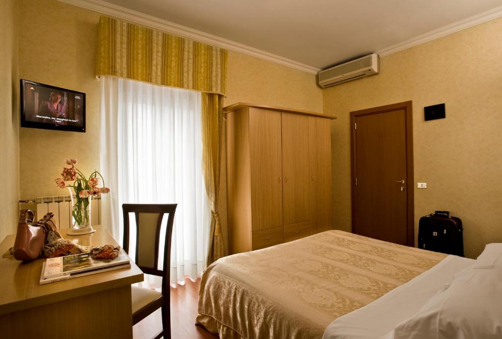 Postel nebo postele na pokoji v ubytování Hotel Siviglia