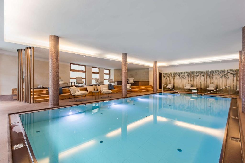 Бассейн в Grand Hotel Savoia Cortina d'Ampezzo, A Radisson Collection Hotel или поблизости