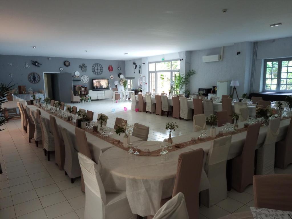 Restaurace v ubytování Le Domaine de JAUGY