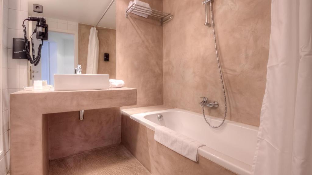 Koupelna v ubytování Hotel St James