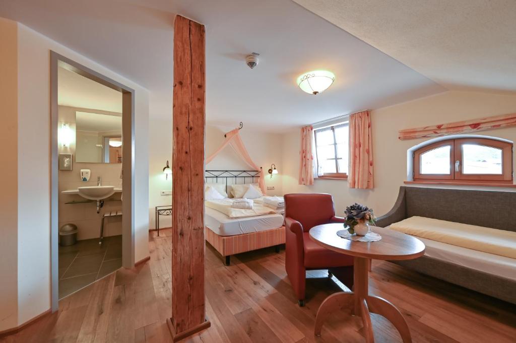 Hotel Weinbauer - Standard-Dreibettzimmer