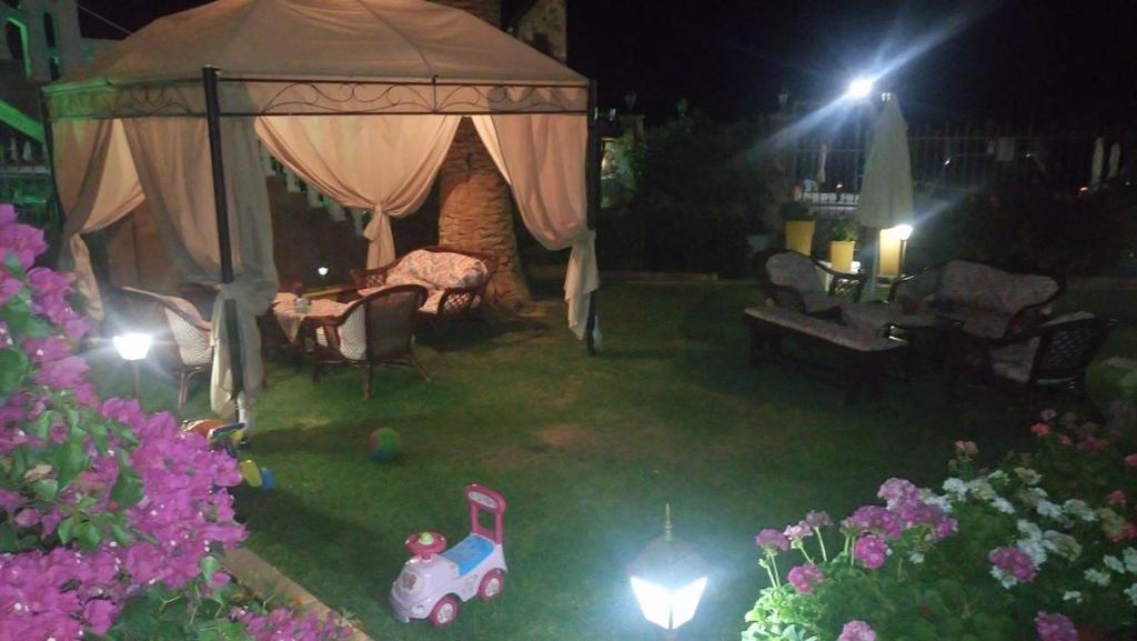 Goście zatrzymujący się w obiekcie Palm Garden Villa