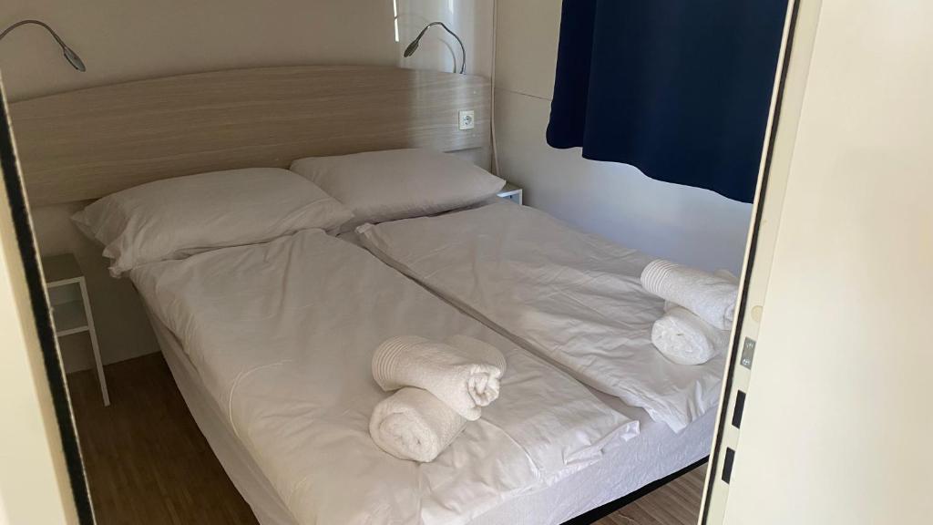 Postel nebo postele na pokoji v ubytování Laguna Mobile Homes