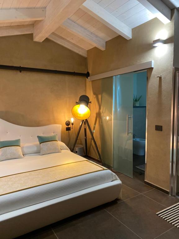 A bed or beds in a room at LUVIA ROOMS SPA