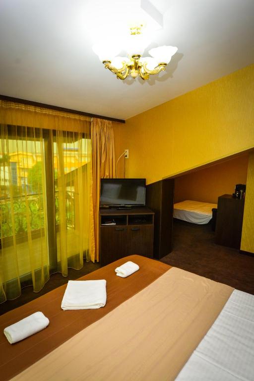 Guest house VRAZHDEBNA - Family Room With Balcony