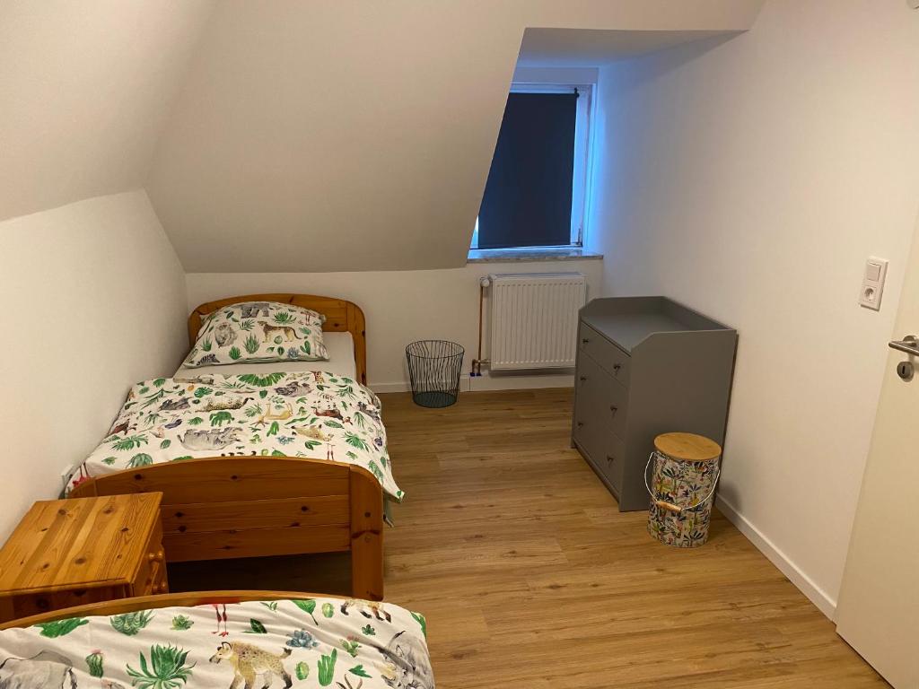 Postel nebo postele na pokoji v ubytování Ferienhaus Sieglinde mit Deichblick