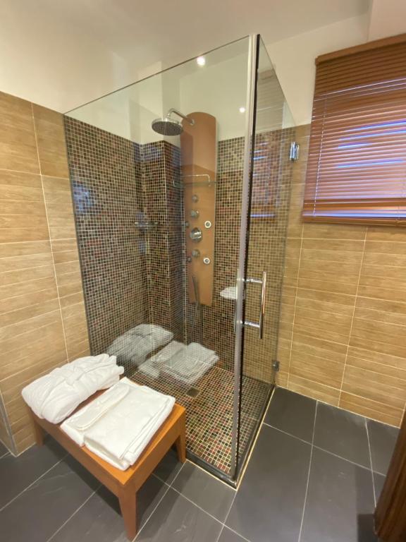 Koupelna v ubytování Card International Hotel