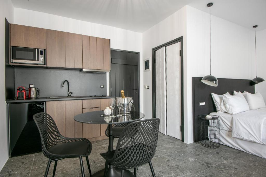Kuchnia lub aneks kuchenny w obiekcie Kalypso Suites Hotel - Adults Only