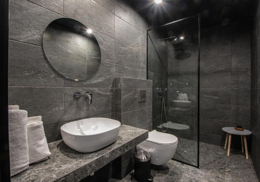 Łazienka w obiekcie Kalypso Suites Hotel - Adults Only