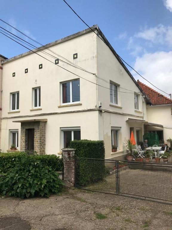 riverside house - Five-Bedroom House