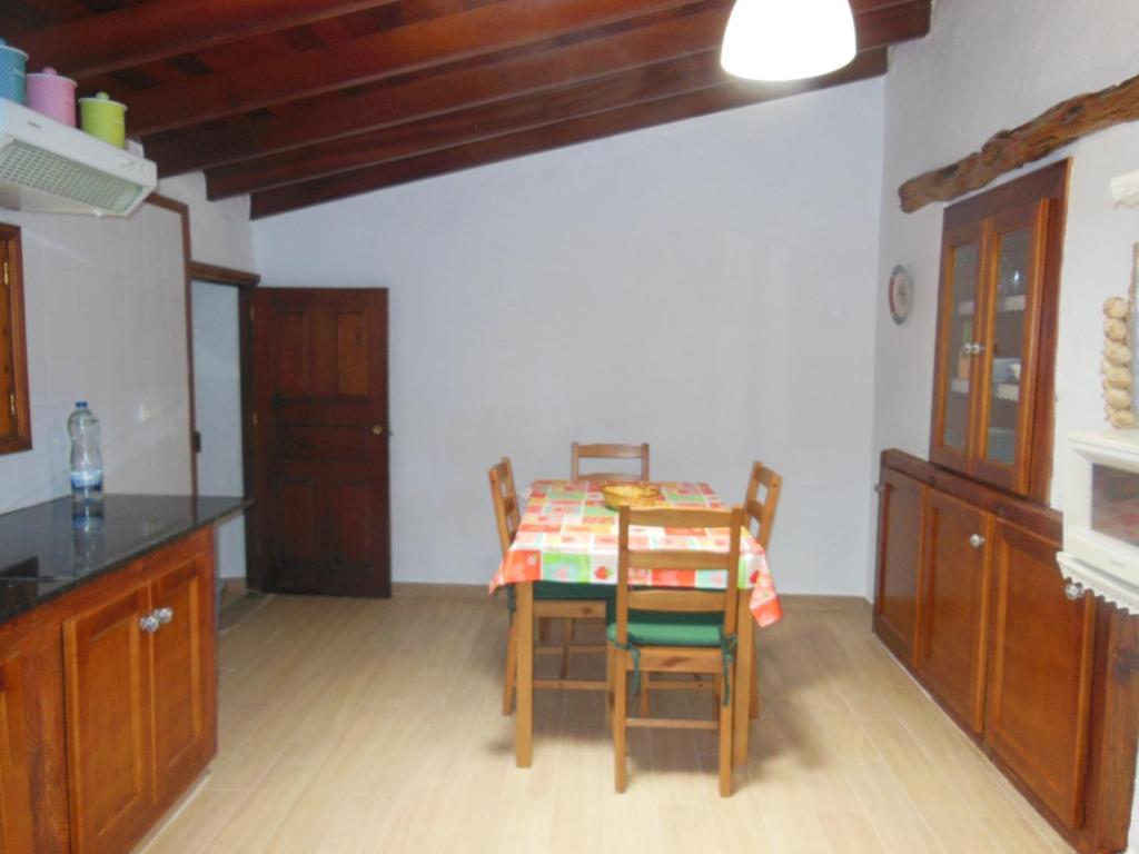 Kuchyň nebo kuchyňský kout v ubytování Casa Rural Aborigen Bimbache