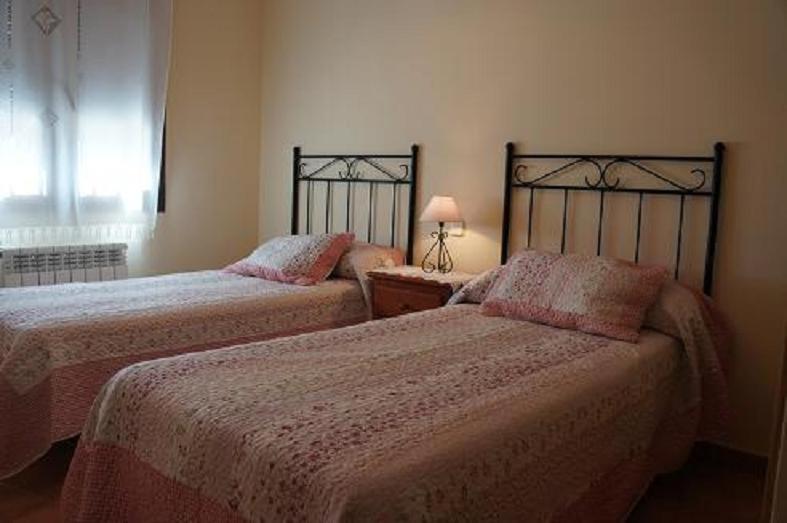 Posteľ alebo postele v izbe v ubytovaní APARTAMENTOS LAS ERAS