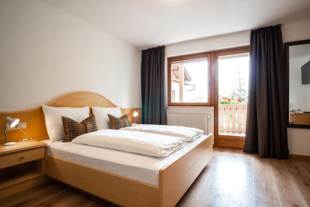 Postel nebo postele na pokoji v ubytování Hotel Mont Floris Obereggen