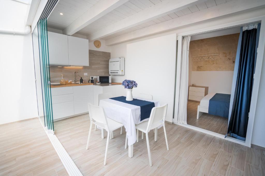 a kitchen and dining room with a table and chairs at Vico Blu in Polignano a Mare