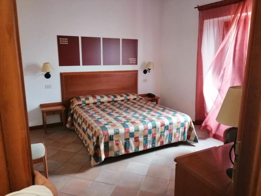 Кровать или кровати в номере Hotel Brigantino Non Dista