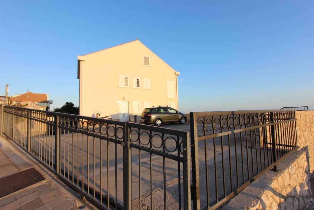 Budova, v ktorej sa apartmán nachádza