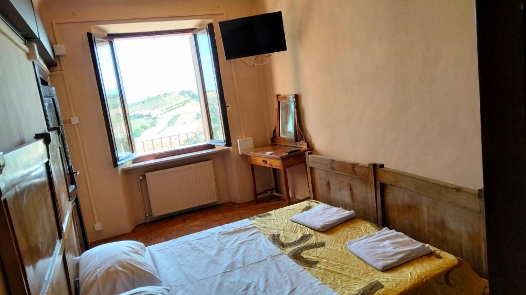 Postel nebo postele na pokoji v ubytování casa di Faustina (albergo diffuso)