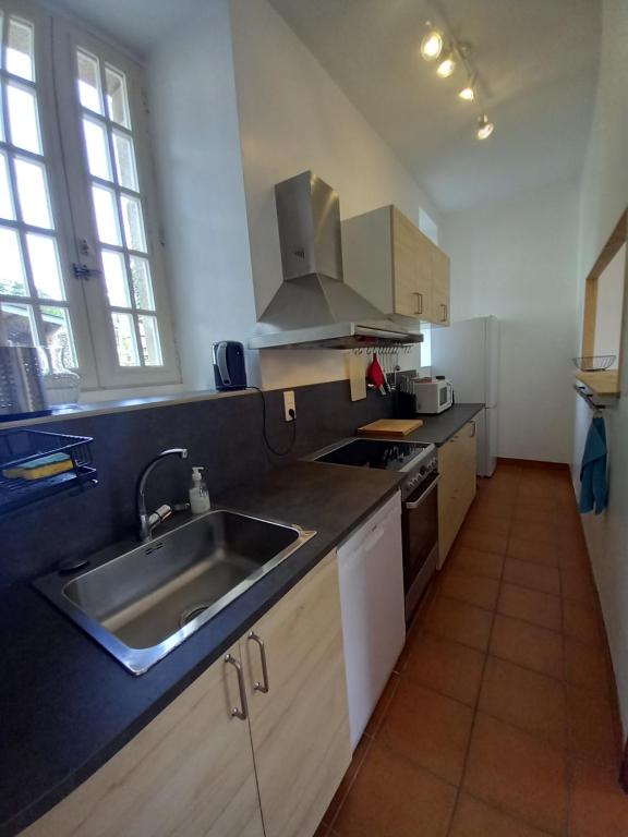 Kuchyň nebo kuchyňský kout v ubytování l'orangerie