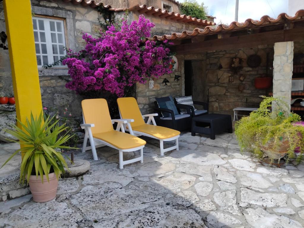 a group of chairs sitting on a patio at Casa de Chanca in Penela