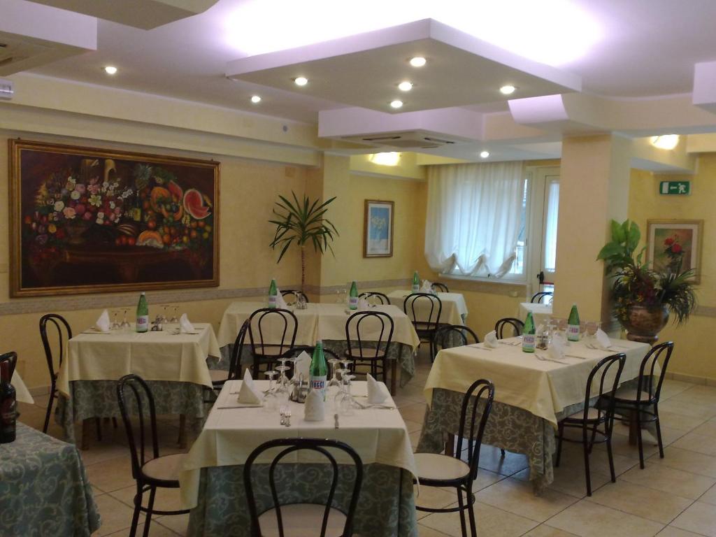 Restaurace v ubytování Hotel Siviglia