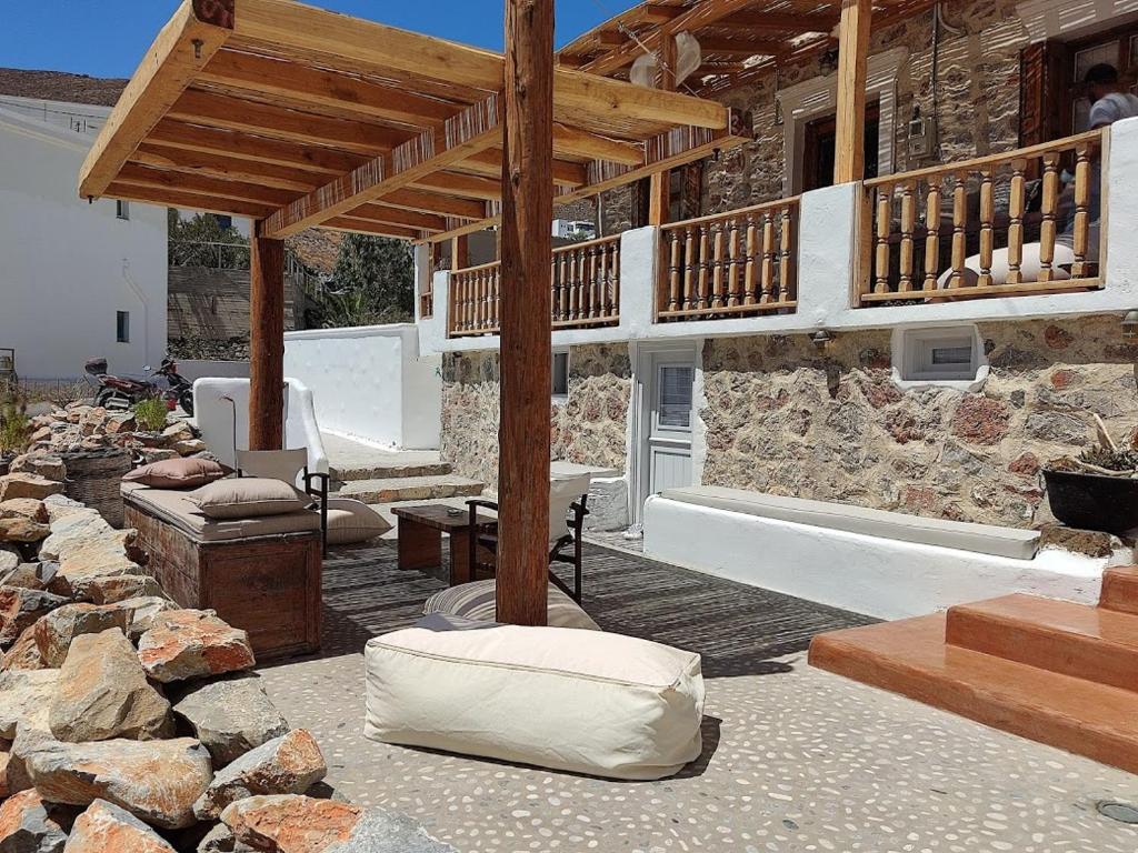 Posezení v ubytování Yalos House