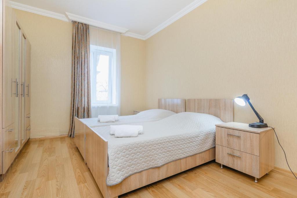 Postel nebo postele na pokoji v ubytování Alvani Inn