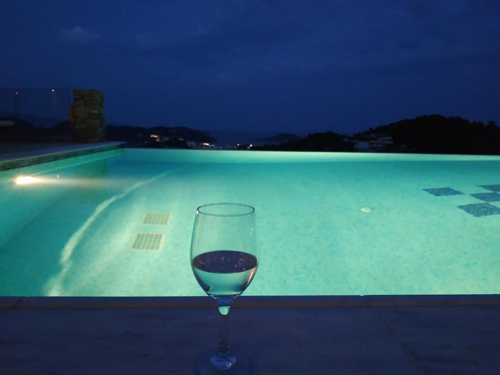 Bazén v ubytování Skiathos Garden Cottages nebo v jeho okolí