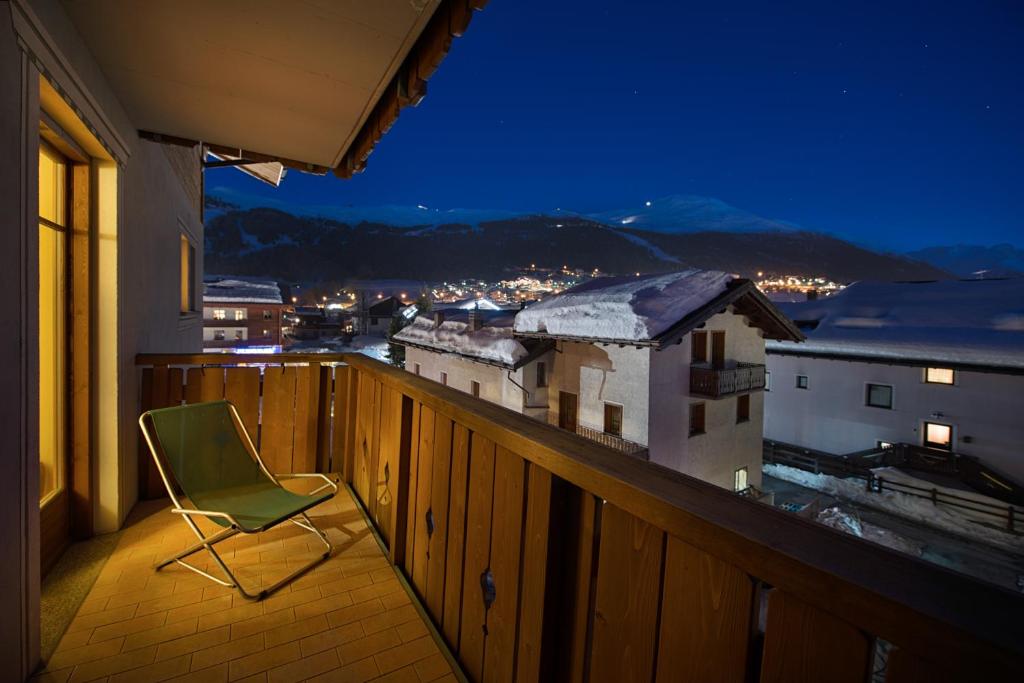 Nespecifikovaný výhled na hory nebo výhled na hory při pohledu z hotelu