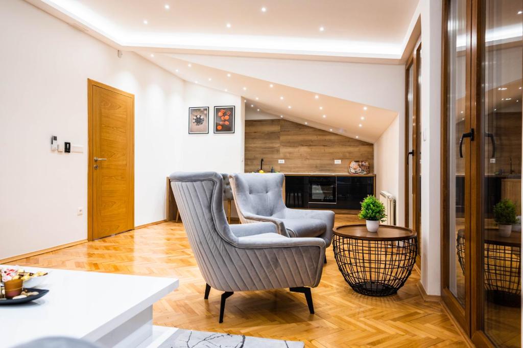 Avila Apartments - One-Bedroom Apartment